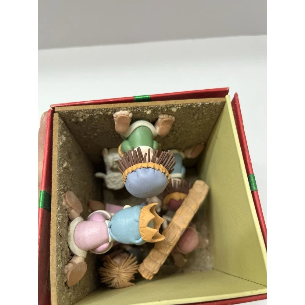 Vintage Christmas Fold Out Nativity Scene 8 Claymation Style Figures 5x4
